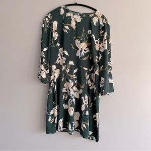 Dynamite Floral Green Dress - Mini with Mid length sleeves - Size LG